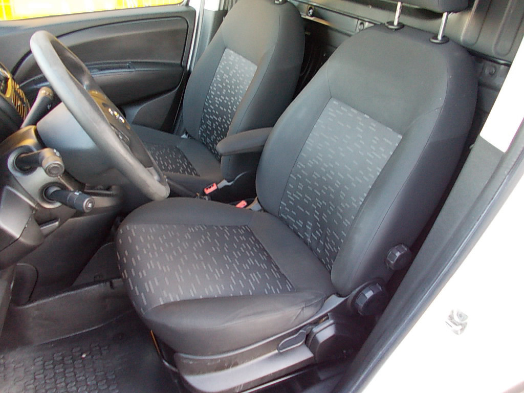 Opel Combo 1.3 cdti airco, cruise control, pdc, trekhaak
