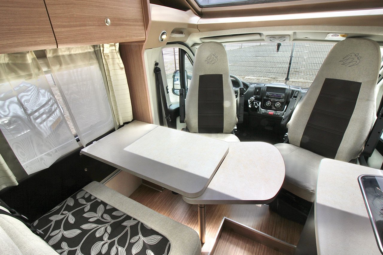Knaus Van TI (Vast bed, Compact, Airco, zeer netjes !!!!!!!)