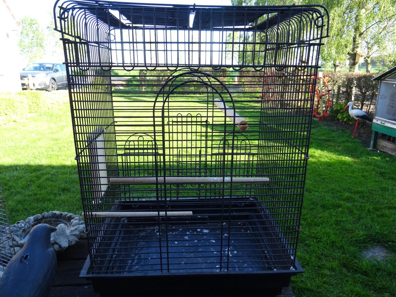 Te koop nog goede bruikbare vogel kooi voor agapornis of dwerg pagaai
