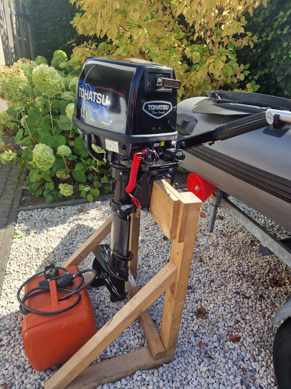 5 pk Tohatsu viertakt kortstaart met 12 liter externe tank vaarklaar