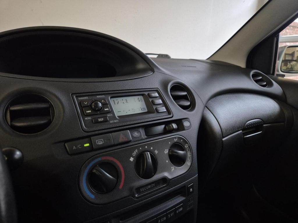 Toyota Yaris 1.3 vvt-i s-line