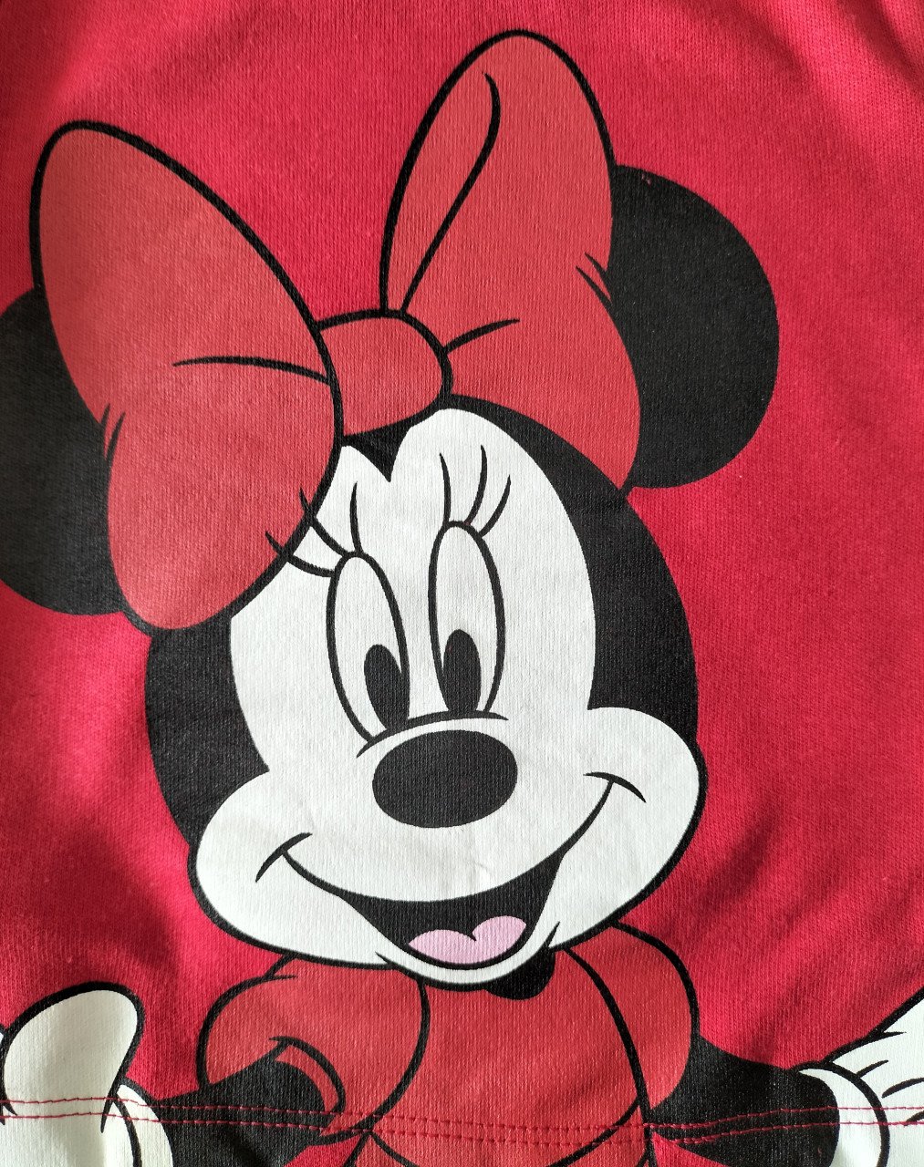 Twee Disney Minnie Mouse shirts zwart en rood maat 62/68