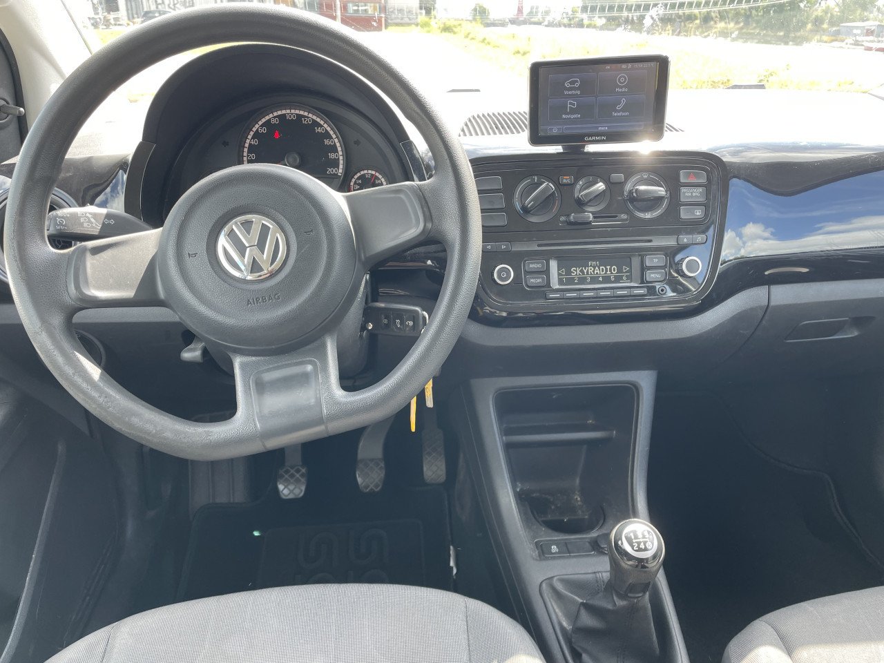 Volkswagen up 1.0 take up