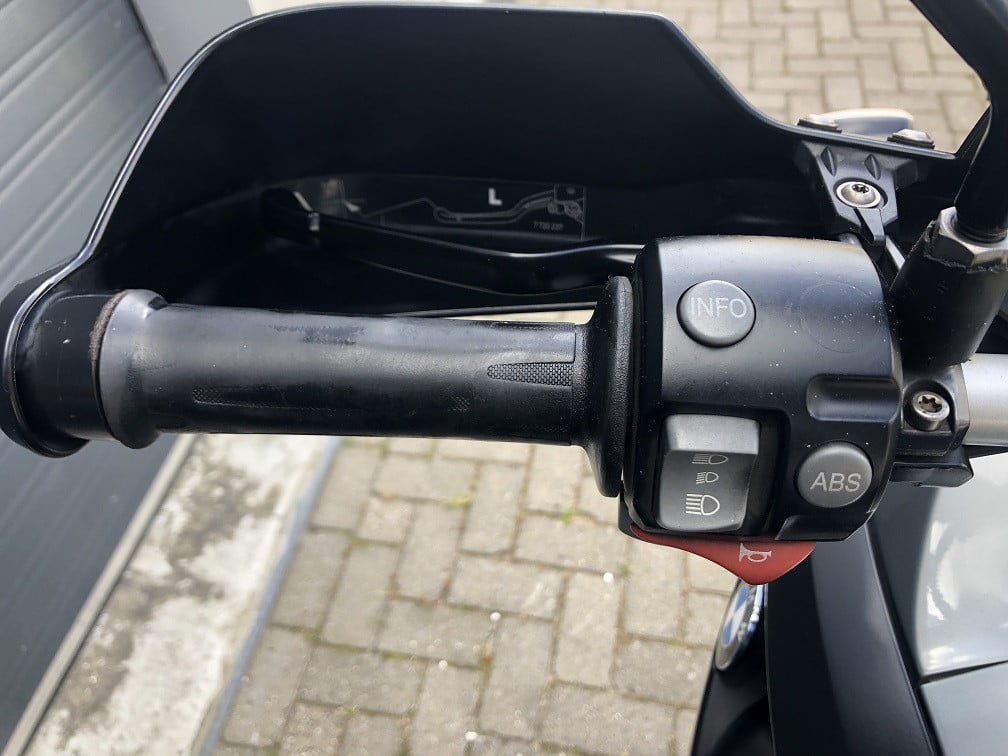 BMW R1200GS ABS uit 2008 met 74 dkm, kofferset, valbeugel, rijklaar €5450,-