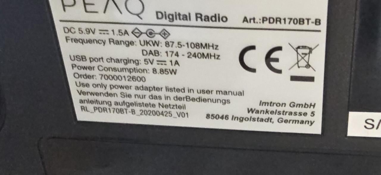 DAB RADIO PLASTIC NOG OP DISPLAY