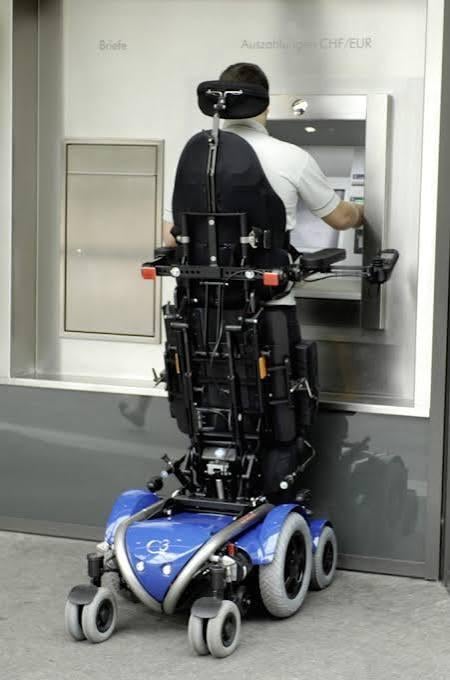 Speciale elektrische rolstoel met sta functie