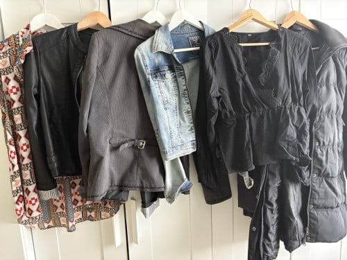 Kleding in Twee vuilniszakken