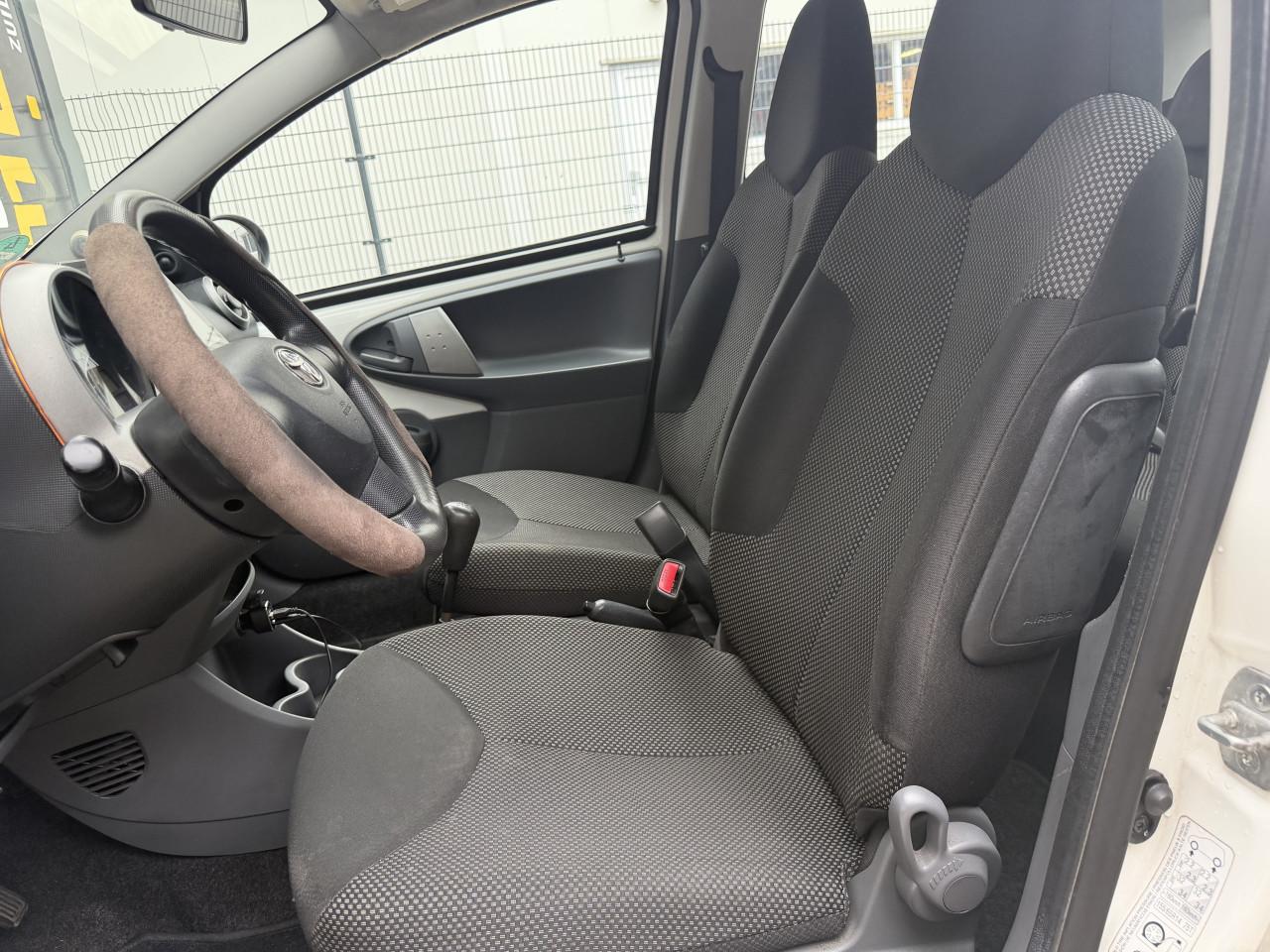 Toyota Aygo 1.0 12V Vvt-i 5DRS Wit 2011 Airco Apk Carplay