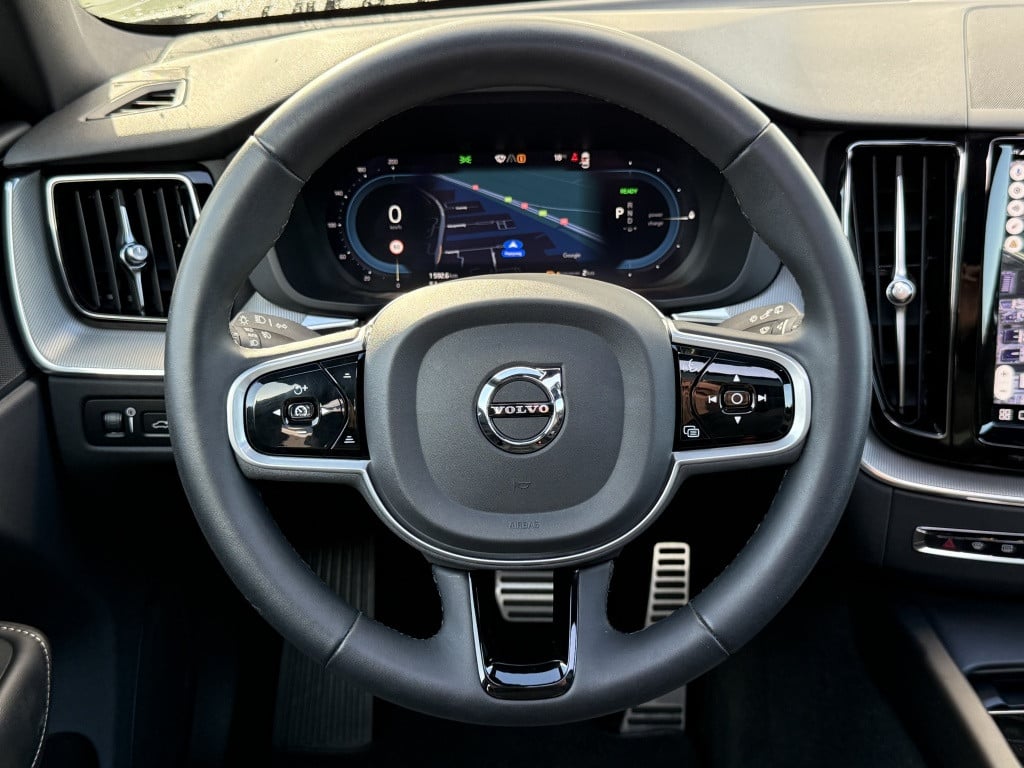Volvo XC60 t8 455pk recharge plus dark| panodak| adap.cruise| trekhaak| ca