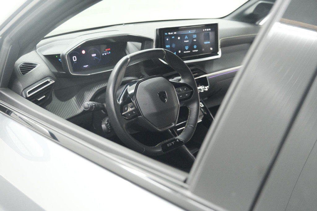 Peugeot 208 puretech 100 gt | camera | navigatie | apple carplay | parkeers