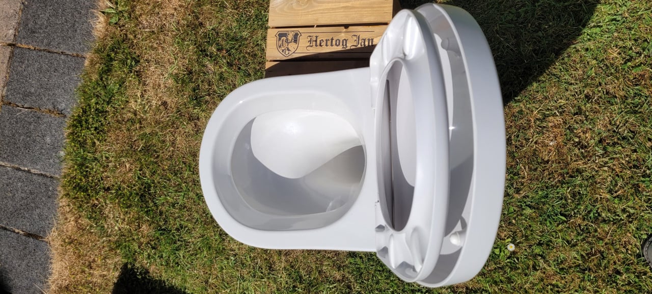 Villeroy & Boch hangtoilet ,wandcloset samen met hoekfontein