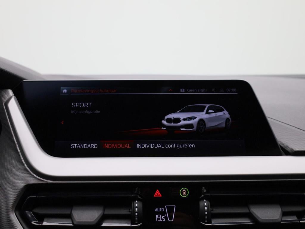 BMW 1 Serie 118i executive | navigatie | climate control | parkeer sensoren