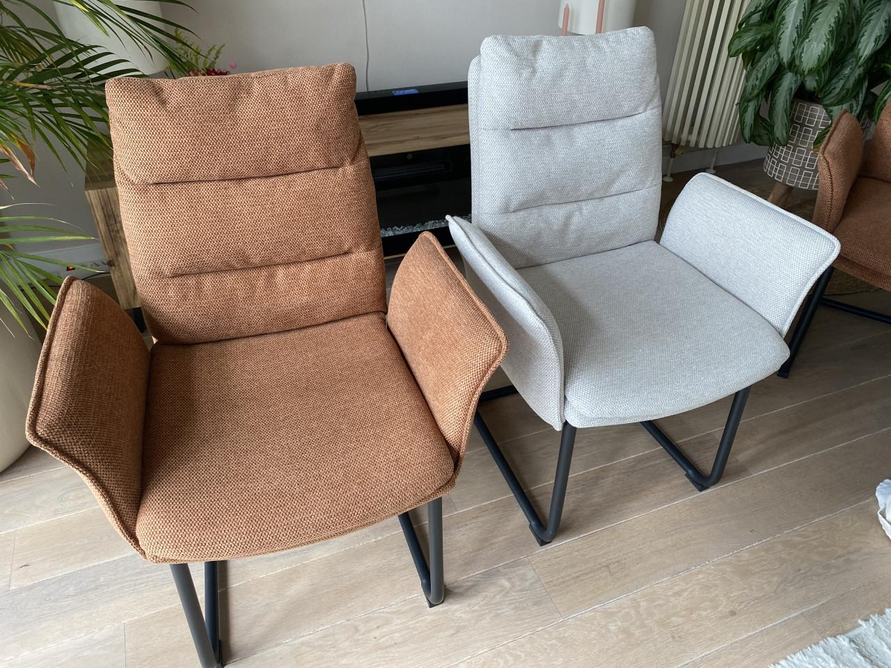 4 eethoek stoelen type EVI van leen bakker