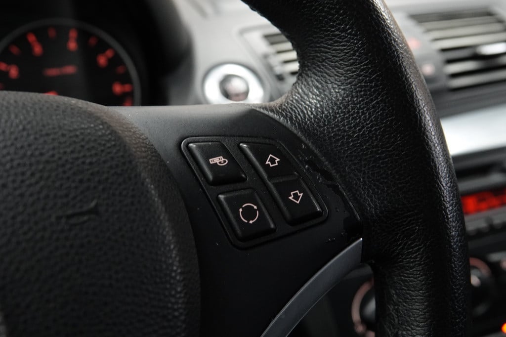 BMW 1 Serie 116i effdyn.edition | cruise | pdc | airco |