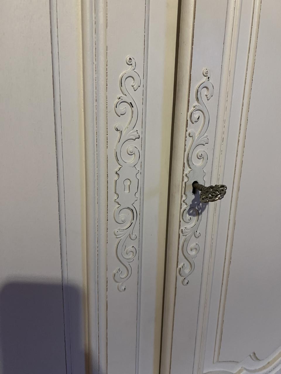 Queen ann vintage kledingkast