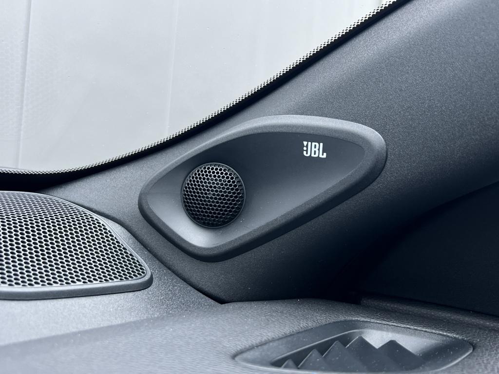 Toyota Yaris 1.5 hyb. 130 executive | trekhaak | jbl audio | half leder