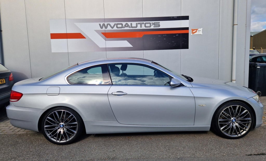 BMW 3-serie coupé 325i executive