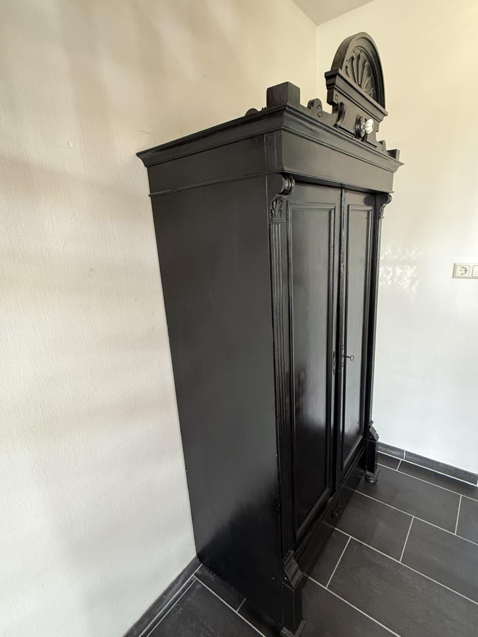 Antieke garderobekast