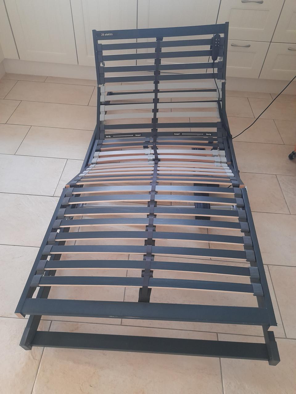 Elektrisch verstelbare Lattenbodem 90 x200 (in goede nette staat )