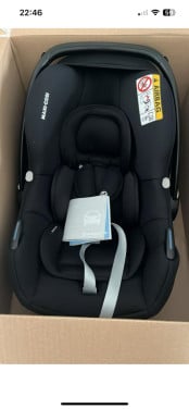Maxi Cosi Cabriofix i-Size + 2x base en Jollein voetenzak
