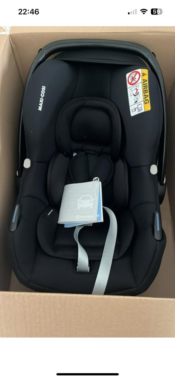 Maxi Cosi Cabriofix i-Size + 2x base en Jollein voetenzak