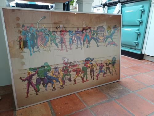 Marvelposter in rvs-kleurige lijst