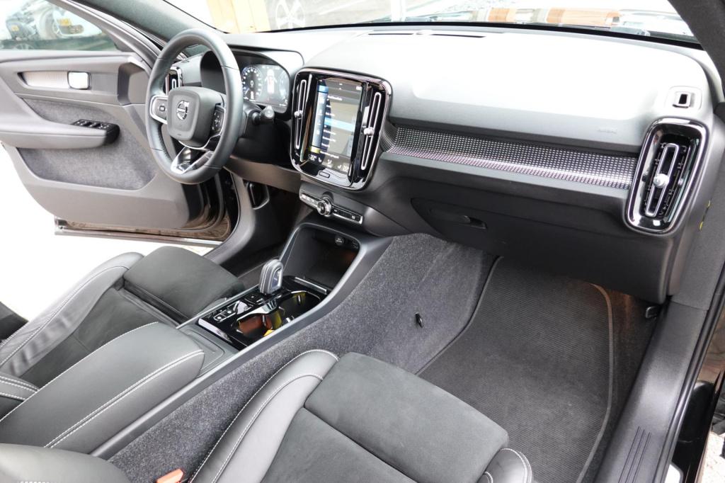 Volvo XC40 1.5 t3 r design 163pk