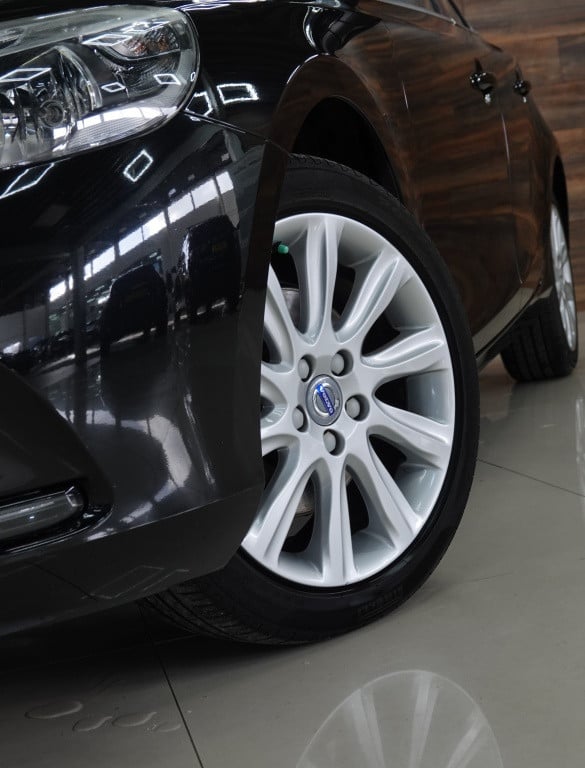 Volvo V40 2.0 t3 momentum | cruise | pdc | leder |
