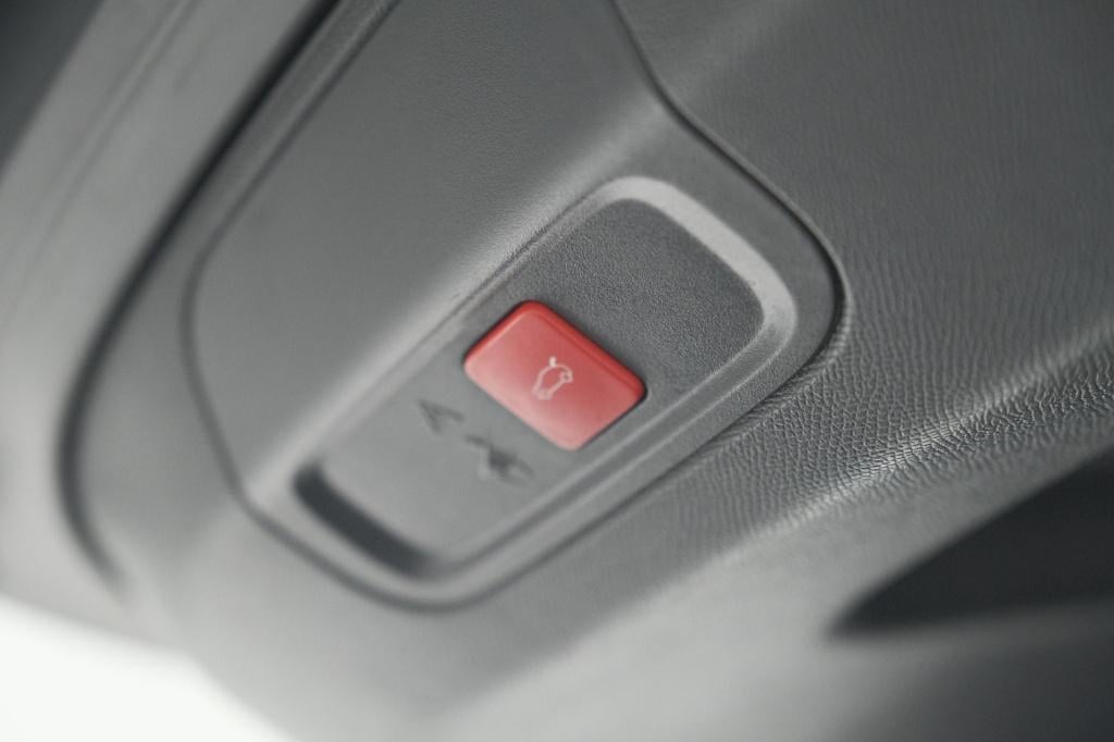 Peugeot 408 1.6 plug-in hybrid gt 180 e-eat8 | schuif-/kanteldak | alcantar