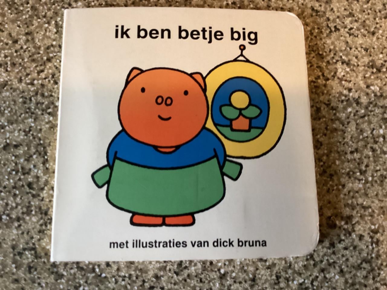 Dick Bruna.    Nijntje vliegt.   Ophalen en Opoe Pluisie. (Op ze mokums).