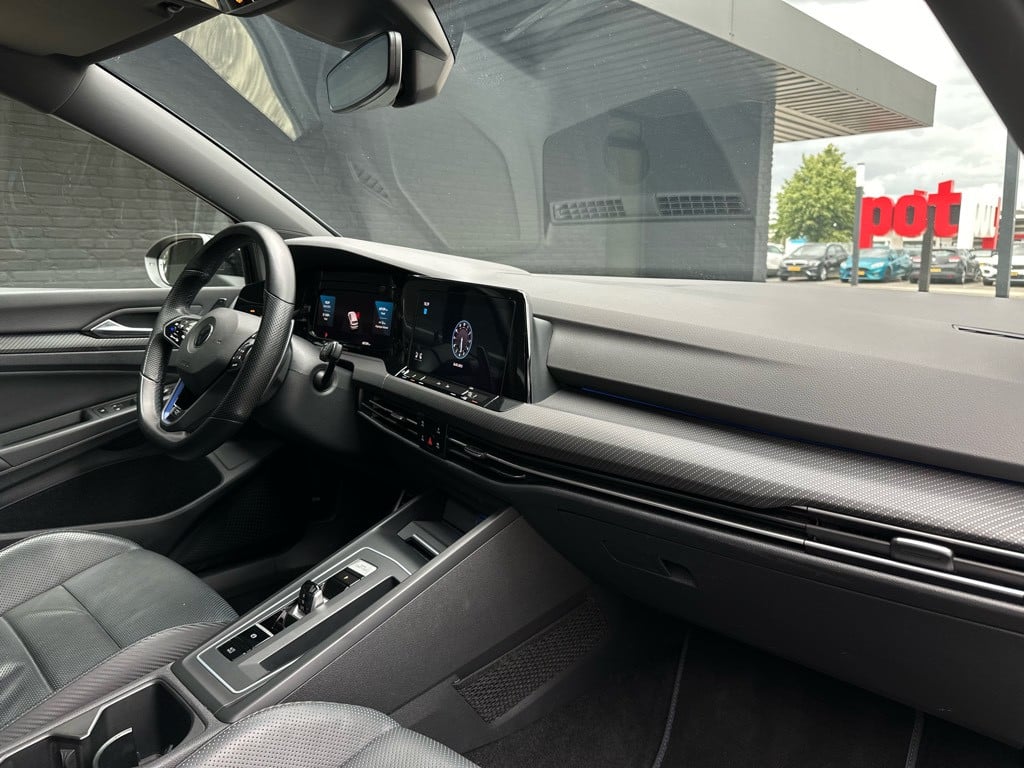 Volkswagen Golf 2.0 tsi r 4motion // panoramadak // akrapovic