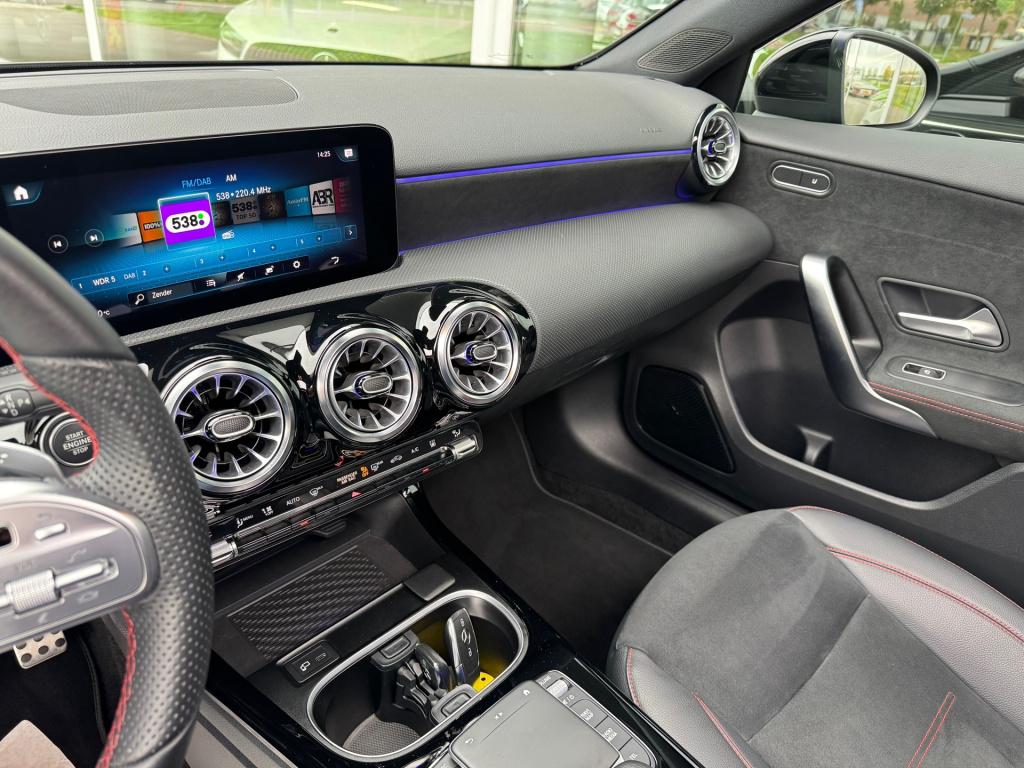 Mercedes-Benz A-Klasse 250 e amg line , night-pakket automaat . panoramadak