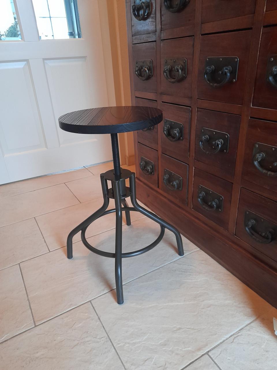 Vintage draai kruk (in hoogte verstelbaar (in goede nette staat)