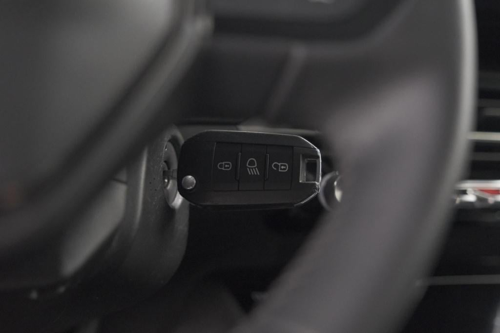 Peugeot 208 puretech 100 allure | navigatie | parkeersensoren | apple carpl