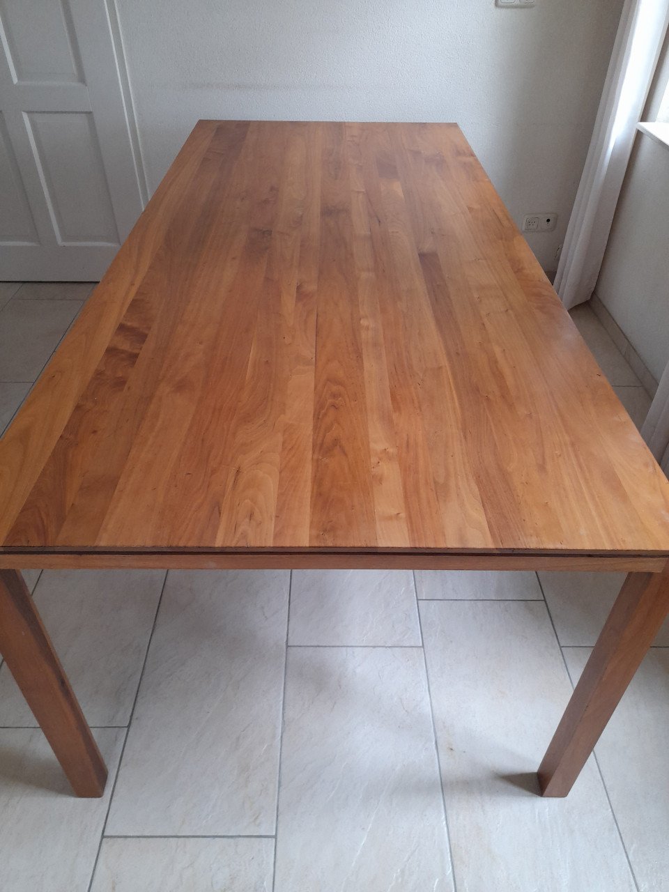 Grote tafel 100 x 220 x 76H (in goede staat)