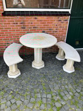 Betonnen tuinset.
