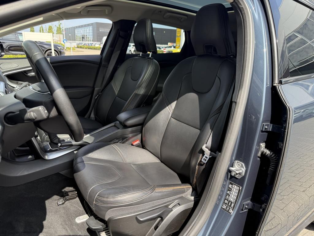 Volvo V40 cross country t3 153pk aut6 polar+ luxury| leder|pano| camera| tr