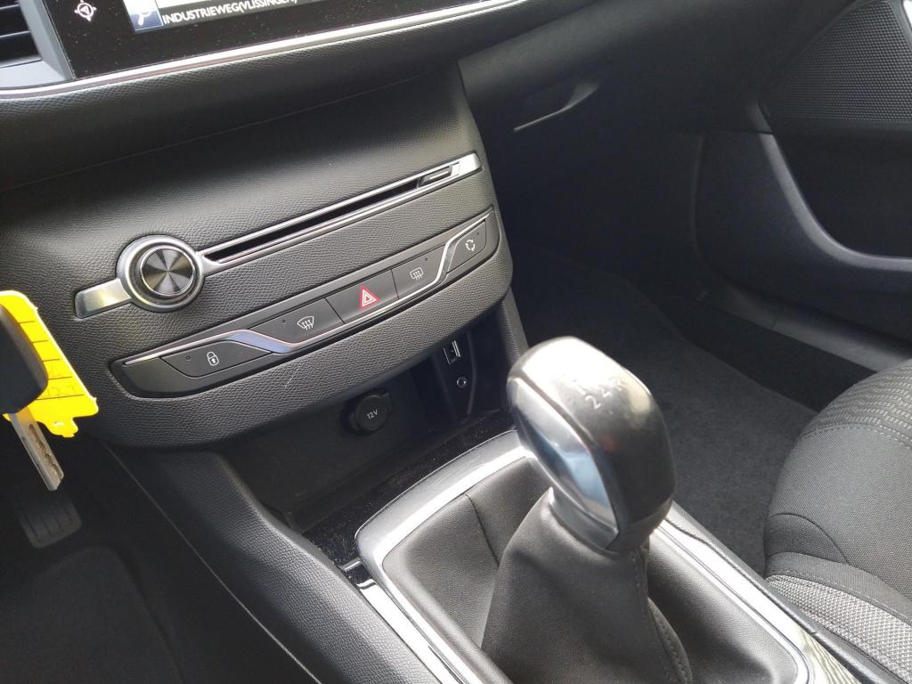 Peugeot 308 1.2 110 style clima/nav/lmv