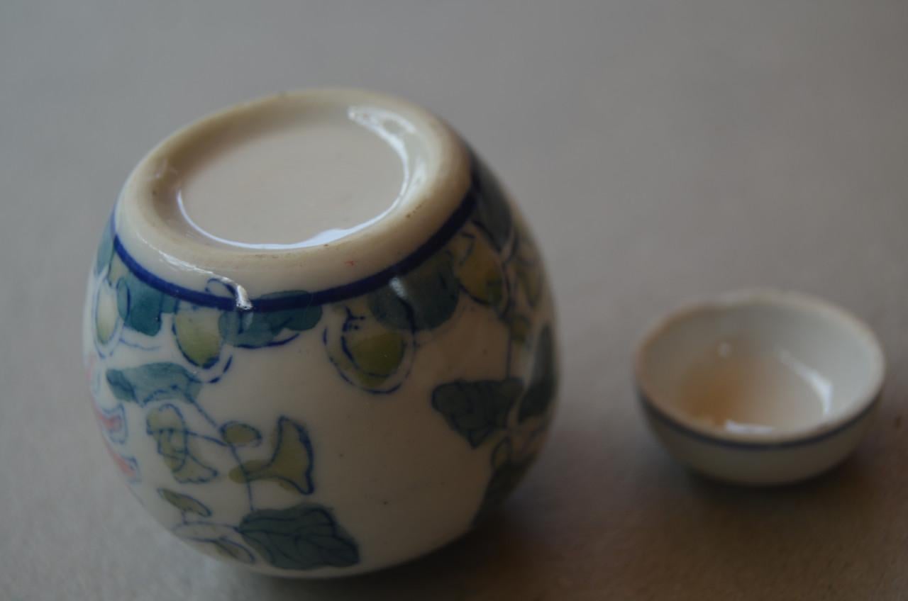 2 Porseleinen potjes/vaasjes.