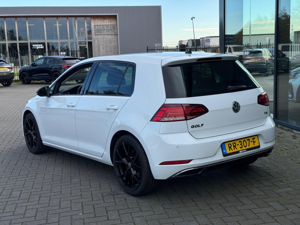 Volkswagen Golf 1.0 tsi * massage stoel * camera * carplay * stoelverwarmin