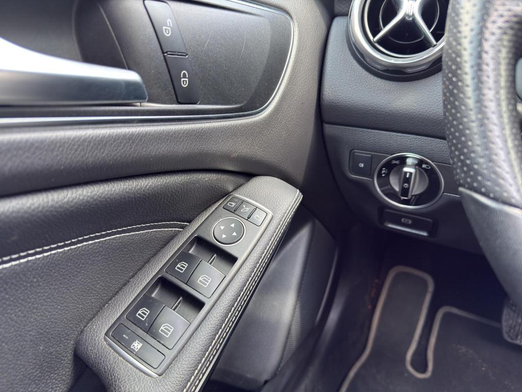 Mercedes-Benz Gla-klasse 180 premium | pano | leder sportstoelen | camera |