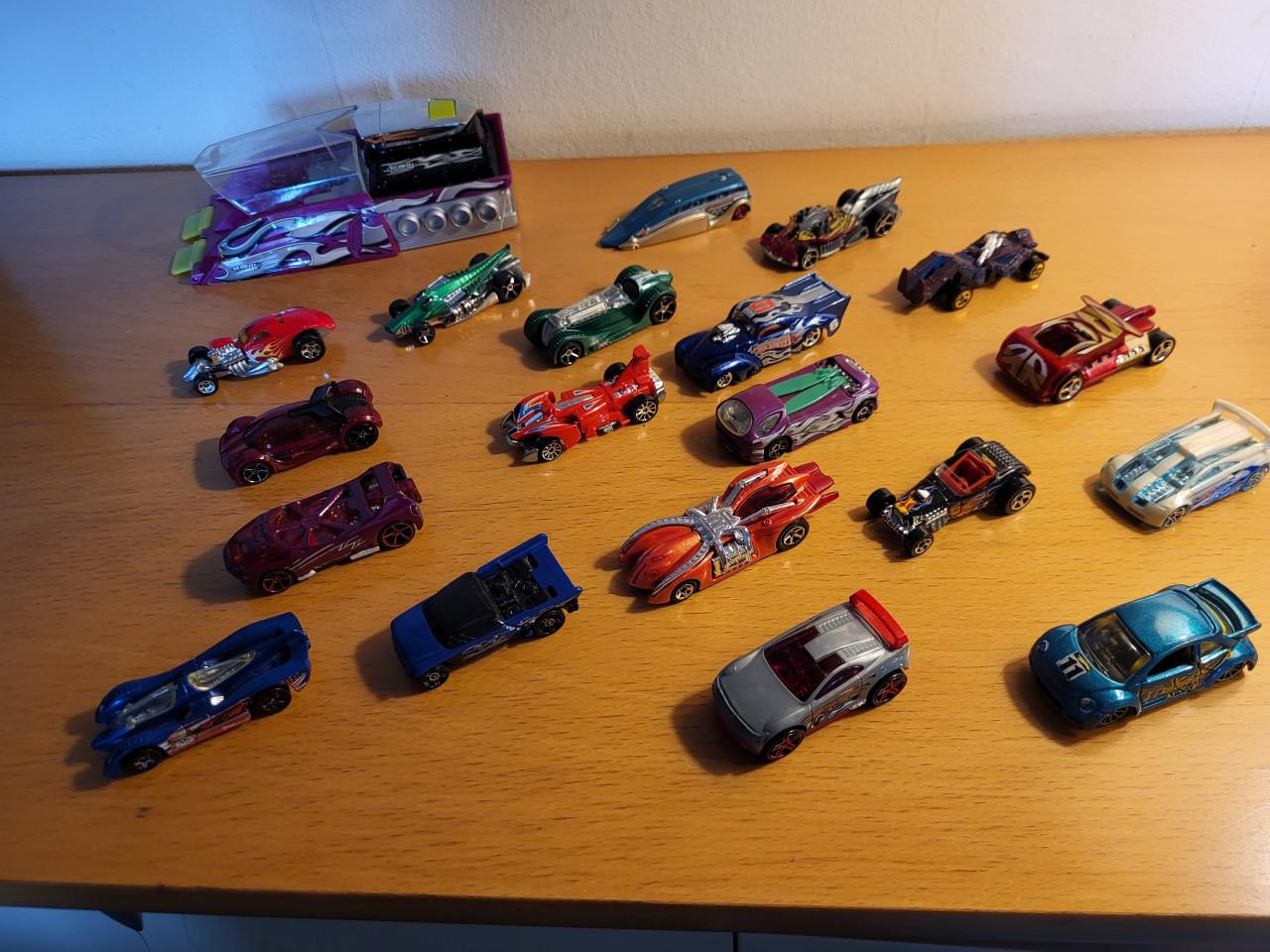 19x hotwheels autotjes