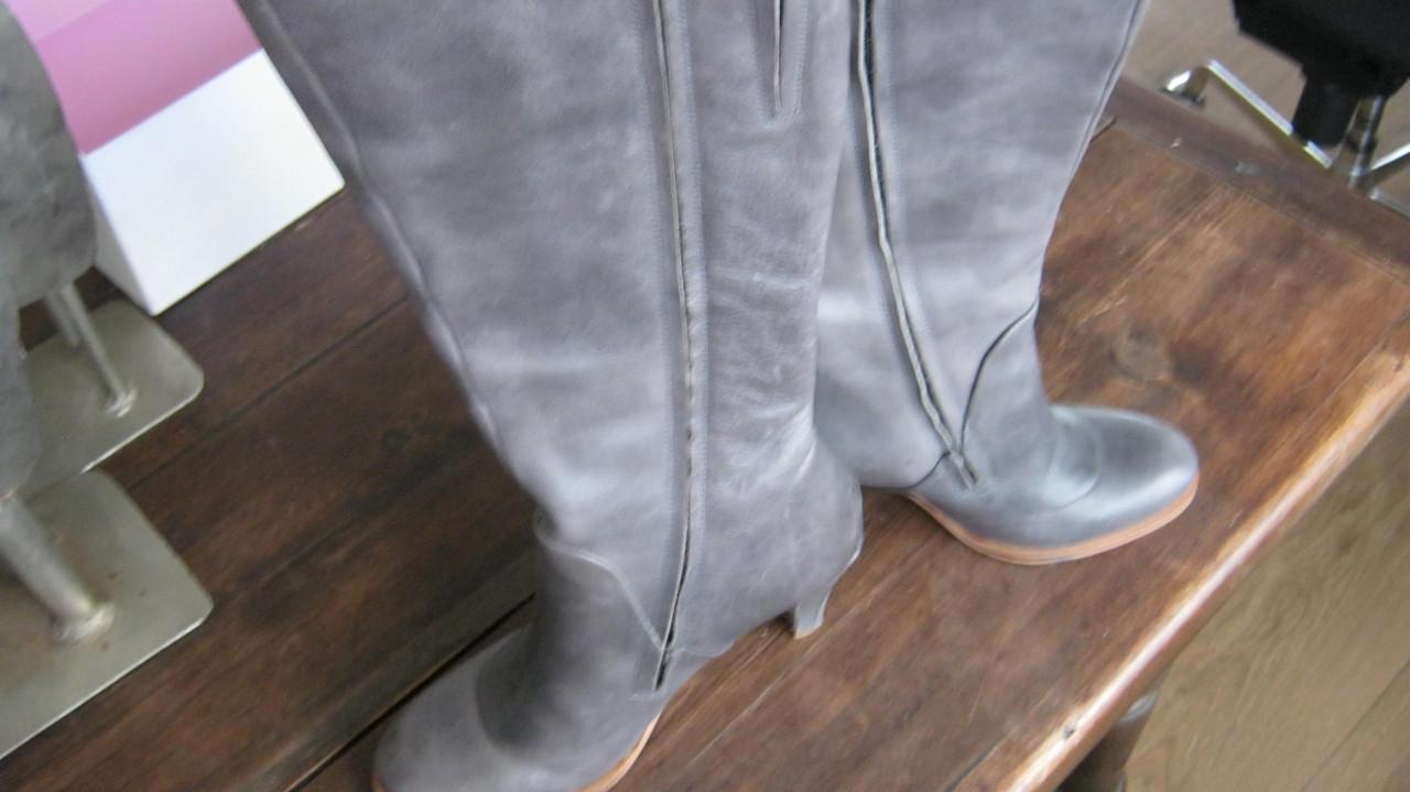 NIEUW LAARZEN MAAT 38 VOOR 50 EURO