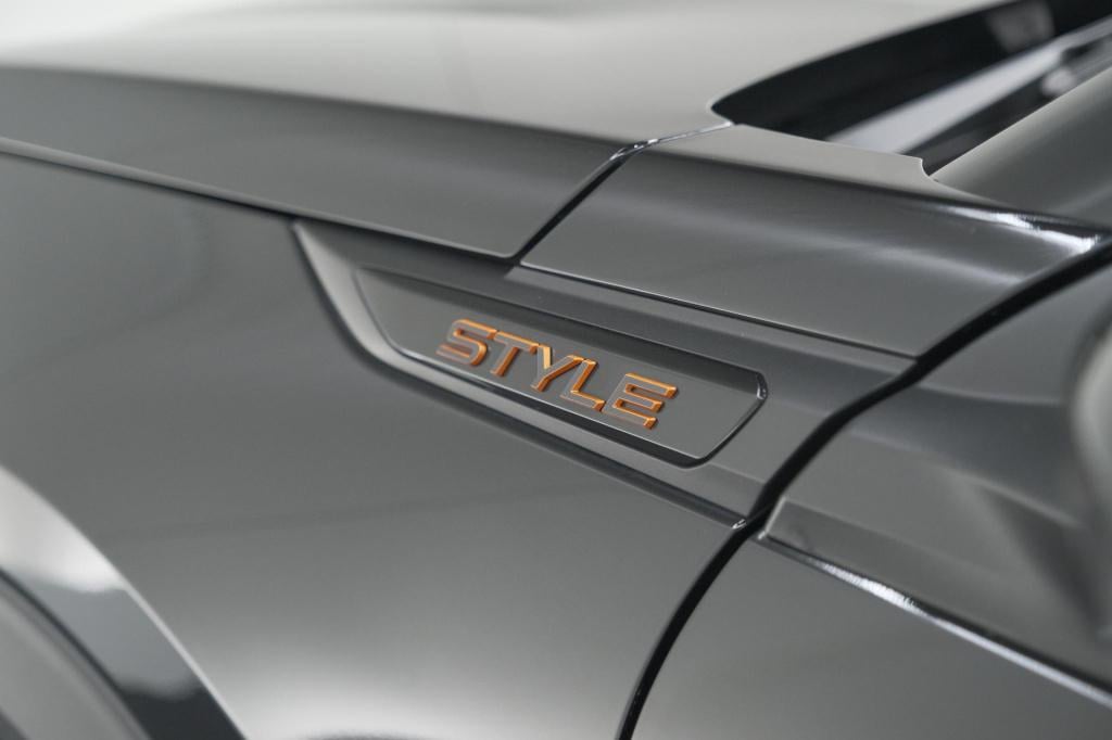 Peugeot 2008 1.2 hybrid 136 style | apple carplay | parkeersensoren | clima