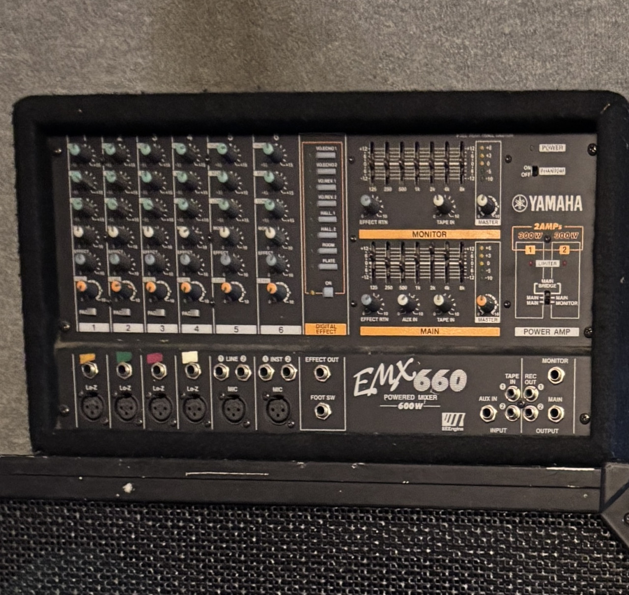 Yamaha EMX660 Mixer/versterker