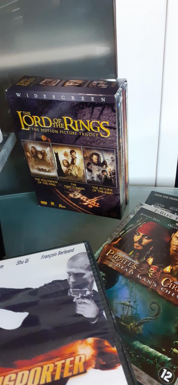 Dvd,s banaanen doos vol