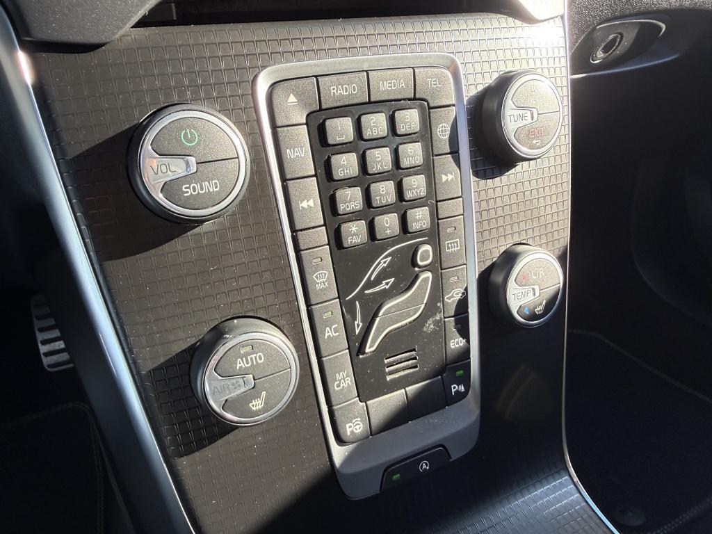 Volvo V40 t3 153pk aut6 polar+ sport| panodak| camera| h&k sound| trekhaak