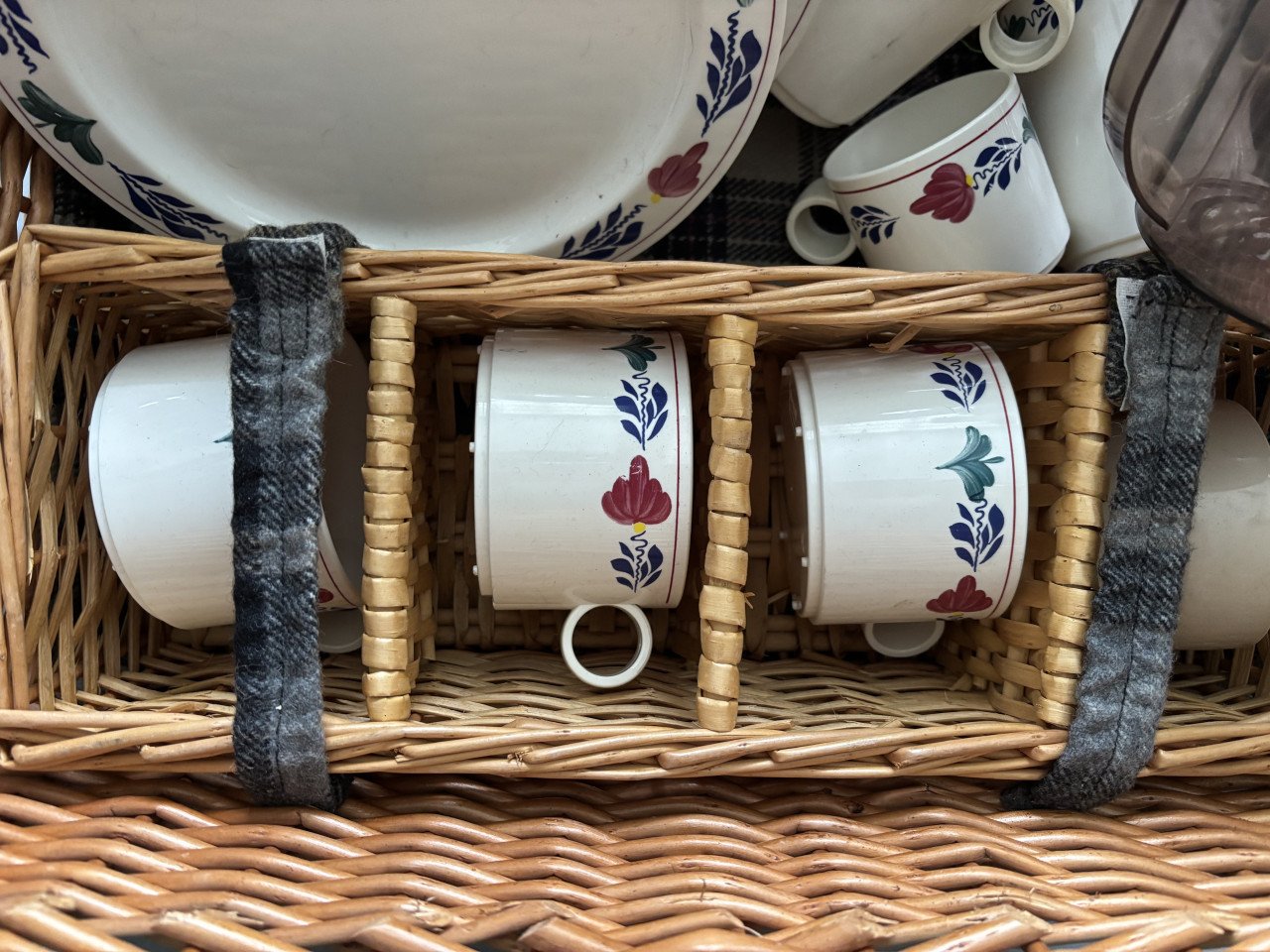 MOOIE GROTE PICKNICK MAND MET INHOUD