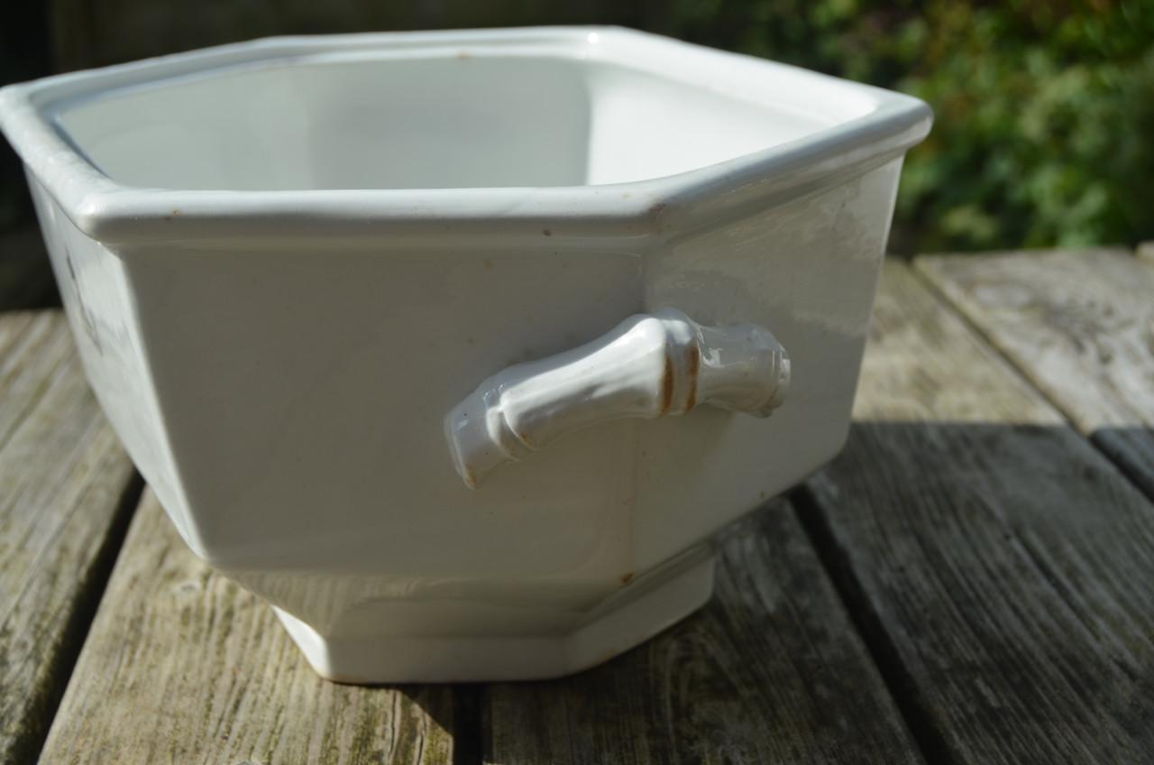 Fraaie aardewerk Engelse terrine in prima staat!