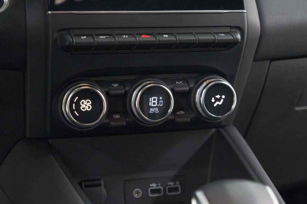 Renault Captur mild hybrid 140 edc techno | camera | 9.3 inch scherm | appl